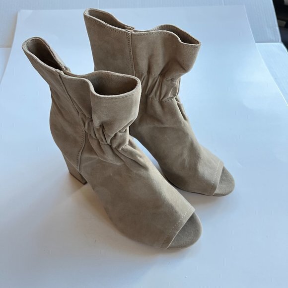 NEW‎ SPLENDID Rayna Suede Peep Toe Camel Bootie Ankle Boots Heeled Womens - Picture 6 of 9